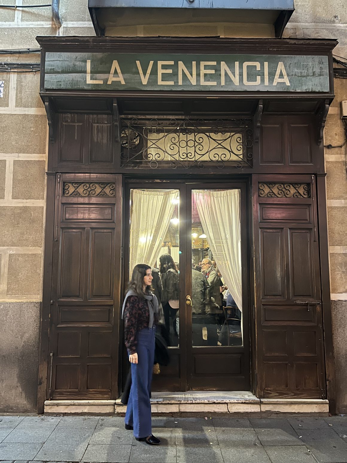 Restaurantes gastronómicos, tabancos en mercados, tabernas con solera y hasta tienda para los muy aficionados al Jerez en Madrid