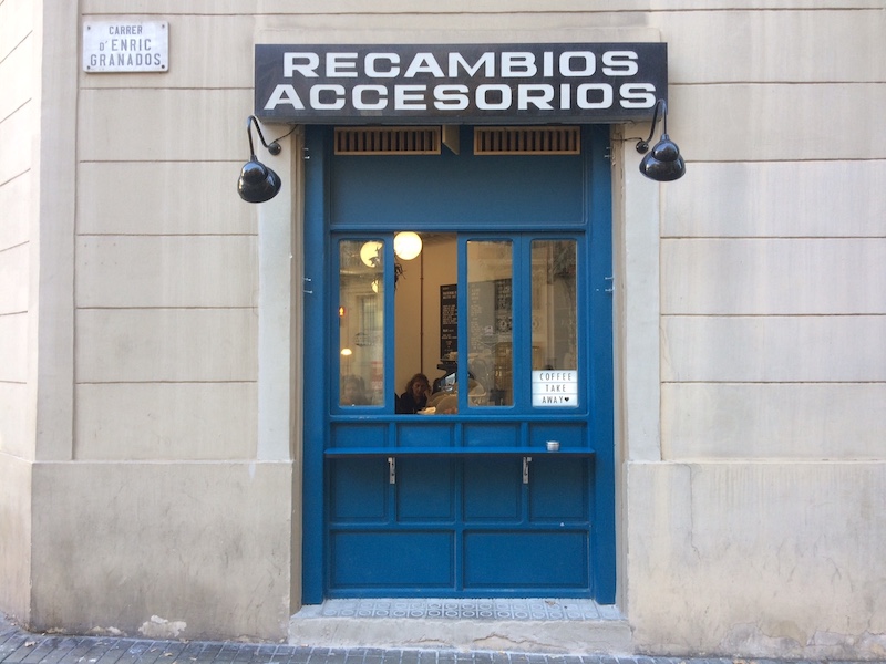 fachada-lateral-restaurante-auto-rosellon-gastronomistas-com-800x600